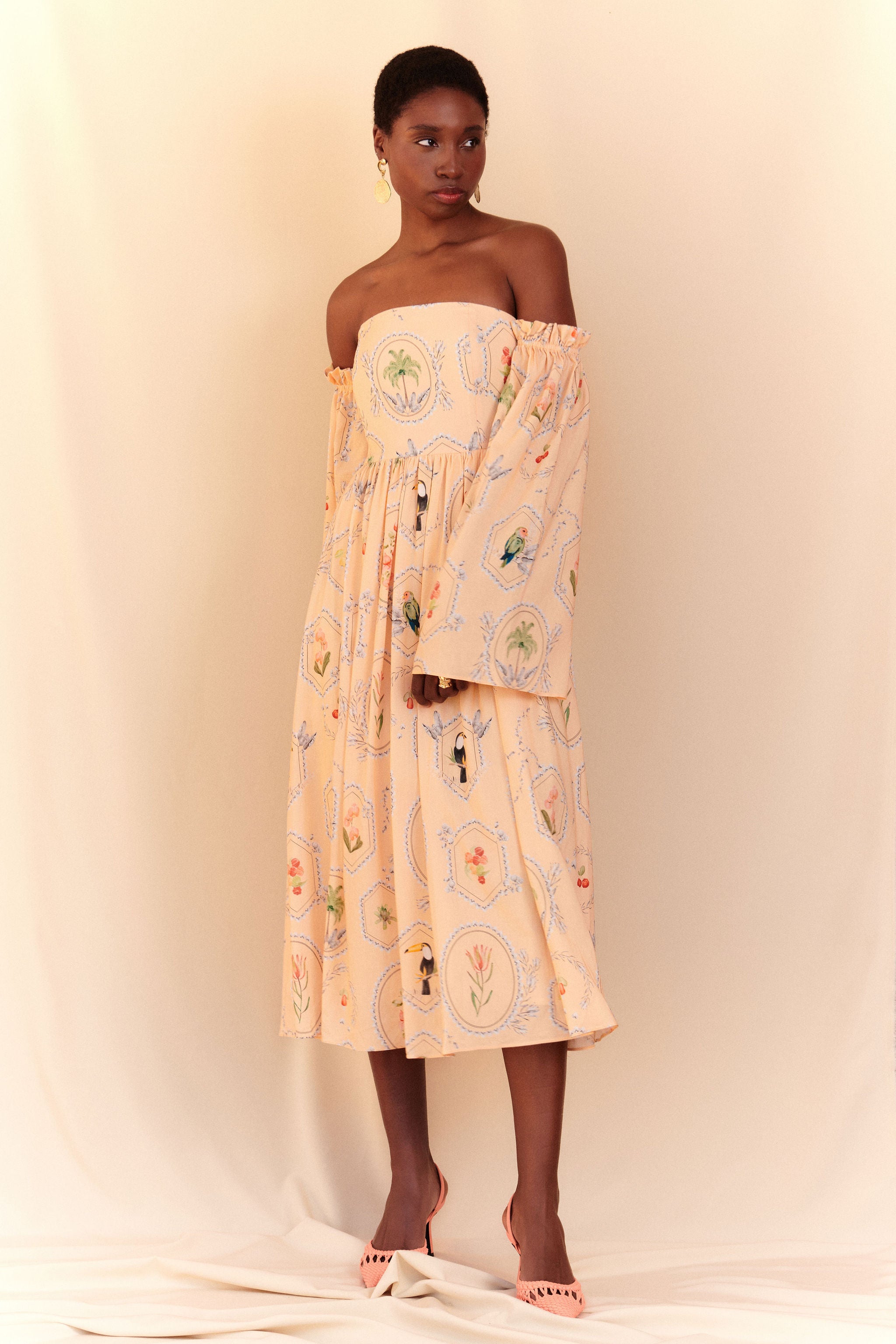 Vestido midi estampado sem alças – mangas removíveis – Rosa Pêssego