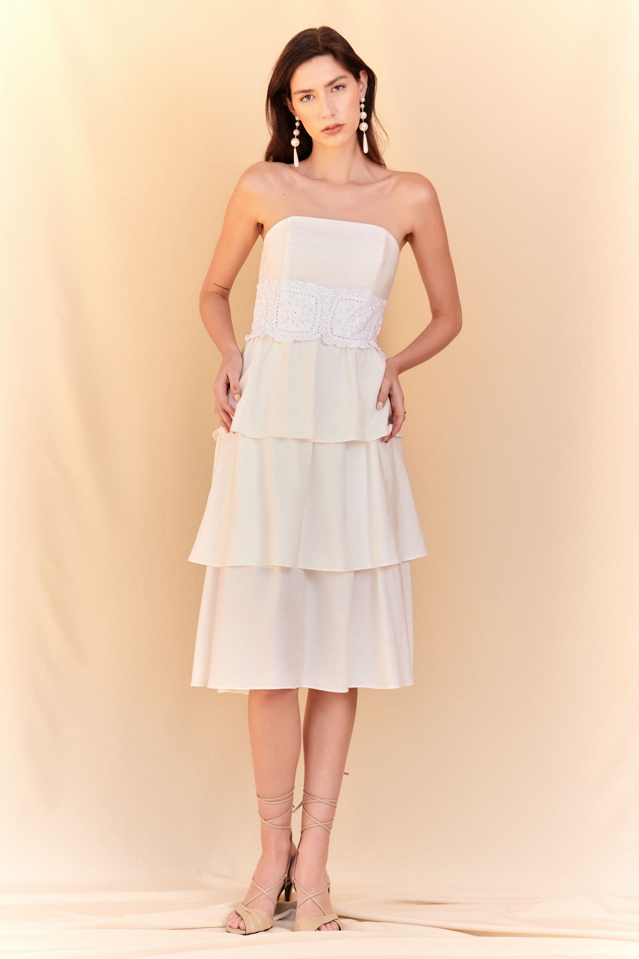 Vestido crochê sem alças com folhos - Branco