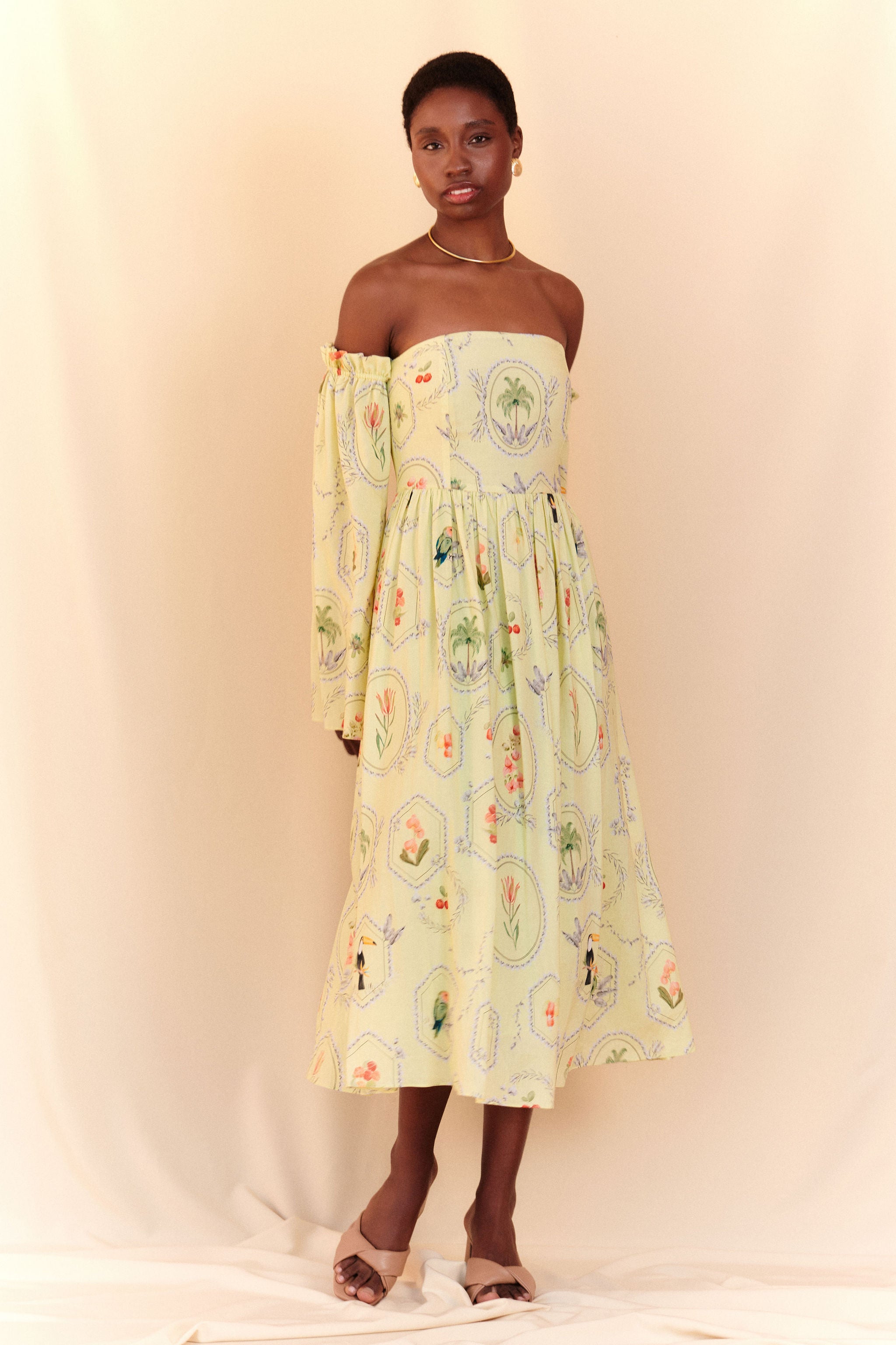 Vestido midi estampado sem alças – mangas removíveis – verde menta