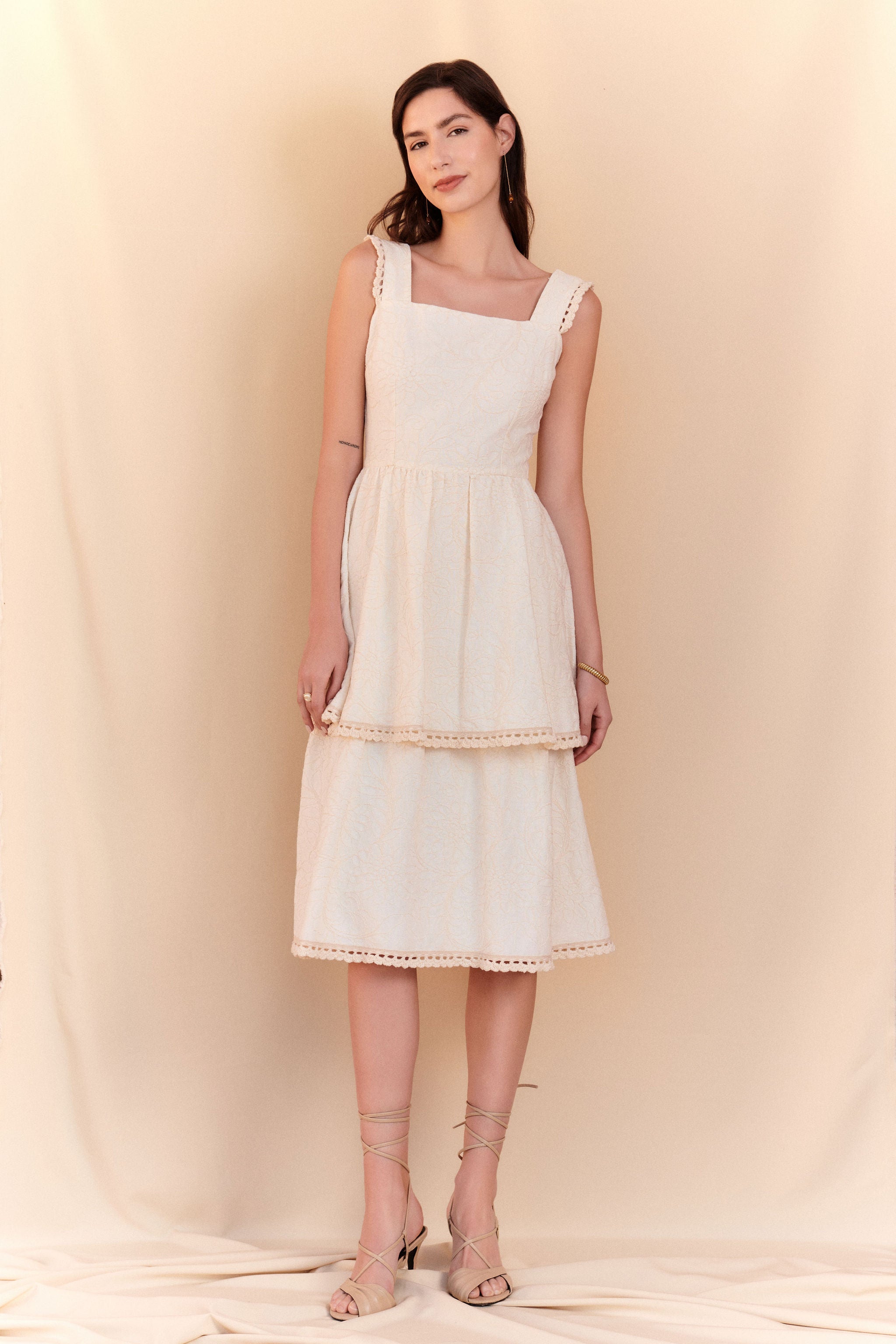 VESTIDO BORDADO CAMADAS MIDI CROCHÊ LUISA - BEGE